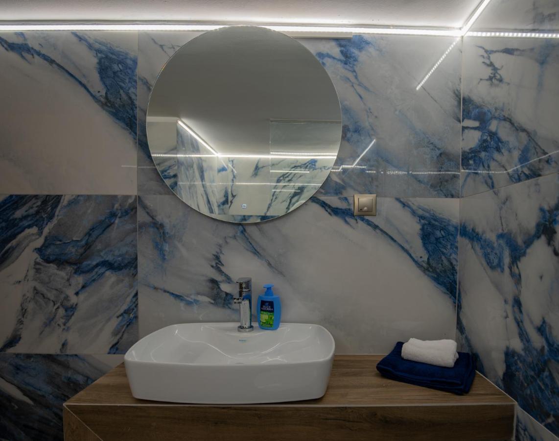Max Blue Apartment, A Stay Like No Other Πειραιάς Εξωτερικό φωτογραφία