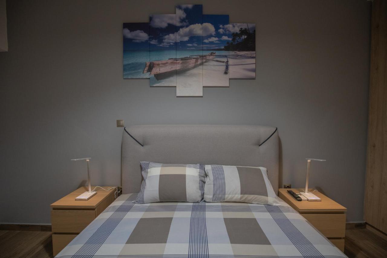 Max Blue Apartment, A Stay Like No Other Πειραιάς Εξωτερικό φωτογραφία